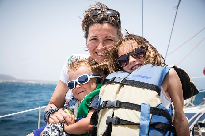 Sailing tour around the Lobos Island Natural Park / 4h - Highlights of Lobos Island’s Natural Features
