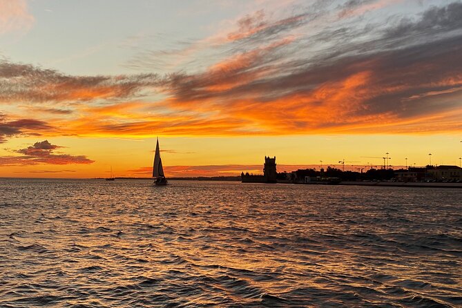 Sailing tour to the sunset in Lisbon - Key Points