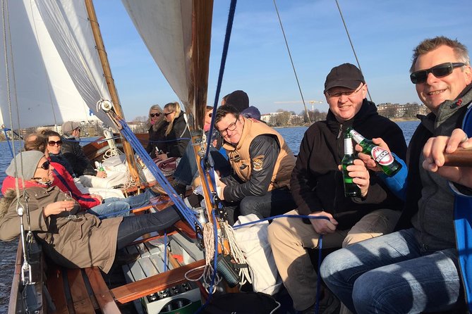 Sailing trip on the Hamburg Outer Alster - Meeting Point and Logistical Details
