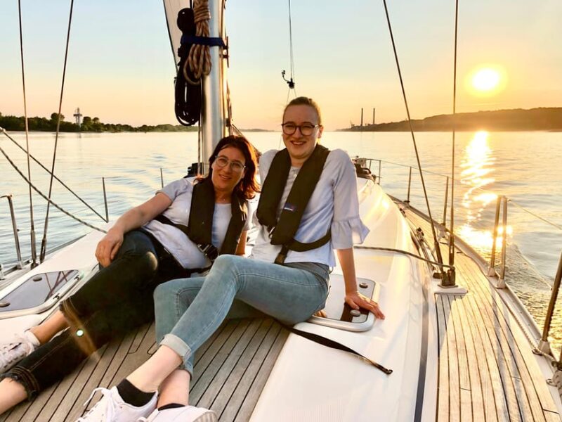 Sailing trip ''the Elbe by night", Hamburg/Elbe - Sailing Instruction and Safety on Board