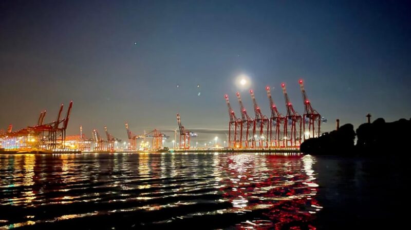 Sailing trip ''the Elbe by night", Hamburg/Elbe - Drinks and Onboard Amenities