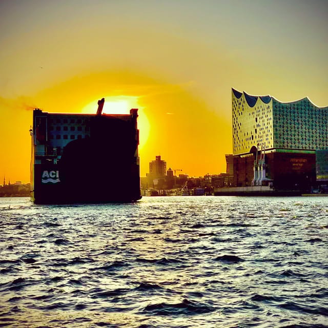 Sailing trip ''the Elbe by night", Hamburg/Elbe - Weather and Practical Tips for a Night Sailing Trip