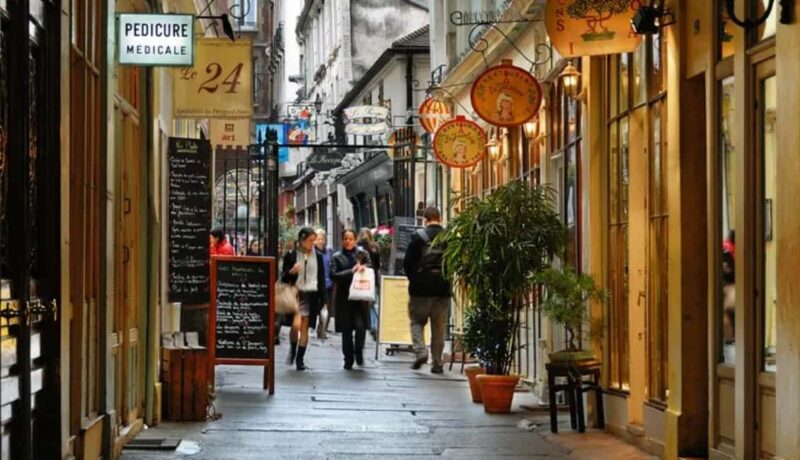 Saint-Germain Chocolate, Pastries, and Macaron Private Tour - The Role of the Guide in Enhancing the Experience