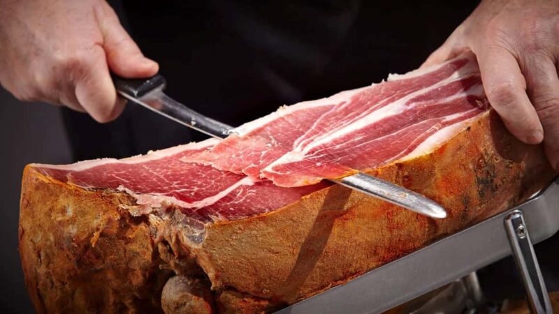 Saint Jean de Luz : guided walking & gourmet tour - Inside the Market and the Famous Pastry Shop