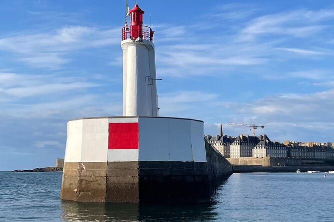 Saint-Malo: 1h30 guided boat trip - Detailed Narration by Nicolas