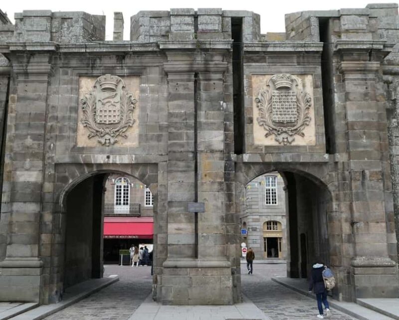 Saint-Malo: Breathtaking landscapes and History Walking Tour - Logistics, Accessibility, and Booking Details