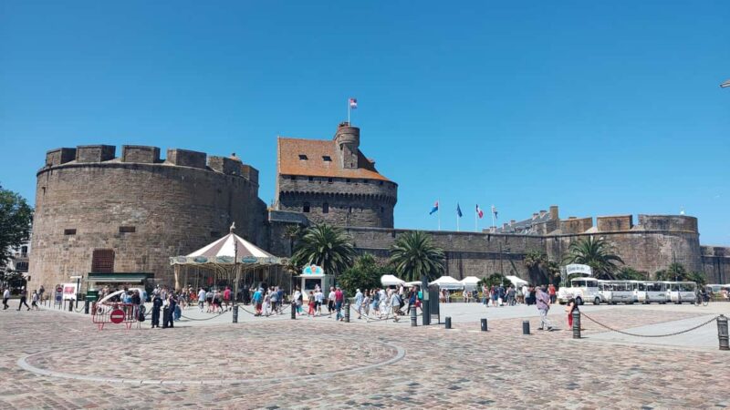 Saint-Malo: Private Guided Tour of the Historic Walled City - Exploring Saint Vincents Cathedral and the Ramparts