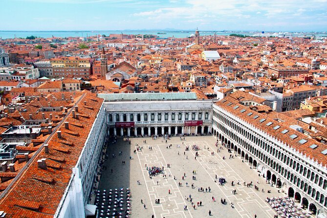 Saint Marks Basilica, Doge's Palace and Gondola tour in Venice - Tour Pacing and Guide Quality