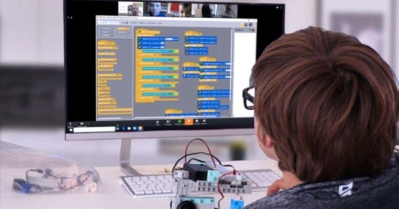 Saint-Maur: Python coding and robotics workshops for kids - Exploring the Python Coding Workshops at Saint-Maur