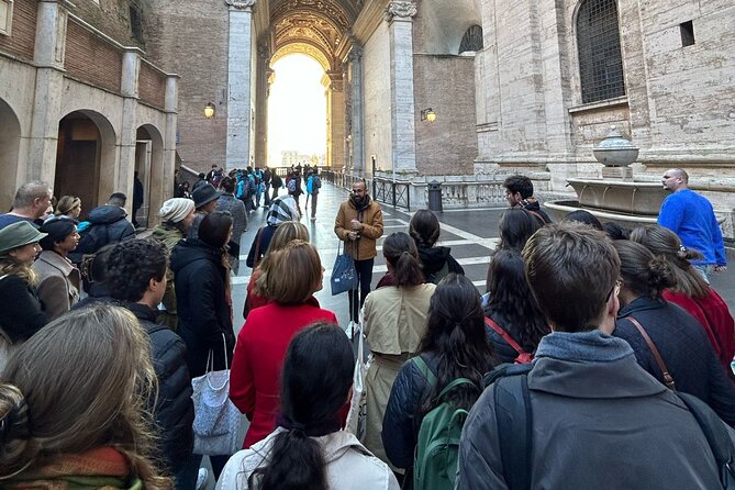 Saint Peter's Basilica Official Guided Tour - The Role of the Guide: Knowledge and Interaction