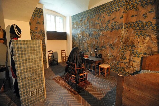 Sainte Chapelle and Conciergerie 1.5-Hour Private Guided Tour - The History and Transformation of the Conciergerie