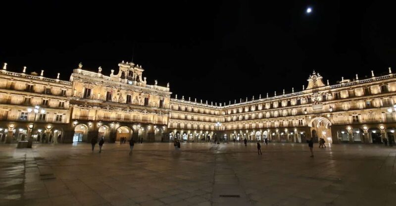 Salamanca: Legends and Stories Private Night Walking Tour - Discovering the Palace of la Salina at Night