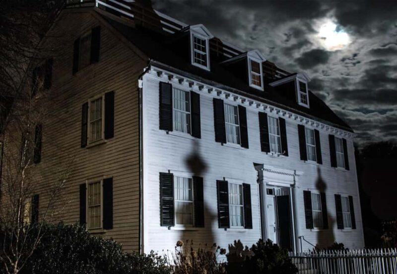 Salem: Boos and Brews Haunted Pub Crawl - Ghost Stories and Local Lore at Historic Salem Locations