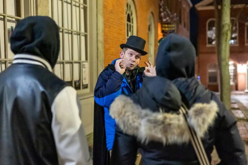 Salem Ghost Tours: Witches & Wicked Whispers - The Role of Guides in Salem Ghost Tours