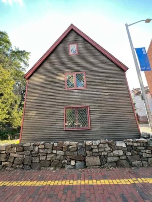 Salem: Salem Witch Tour - Visiting the Main Witchcraft Shops in Salem