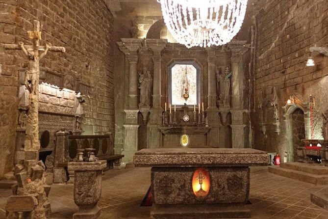 Salt Mine - Wieliczka Guided Tour - Shared Transport with Tickets from Krakow - The Role of the Guide and Review Insights