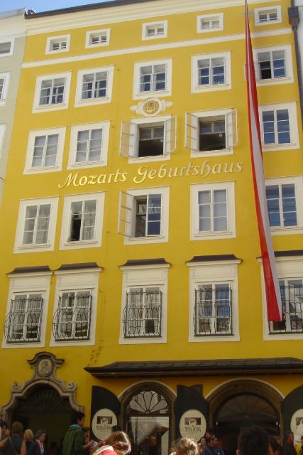 Salzburg 2.5-Hour Walking Tour: Mozart, Old Town & More - Key Points