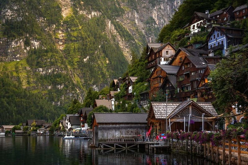 Salzburg  A City of History, Hallstatt  A Place of Legends - From the Starting Point to Scenic Dürnstein