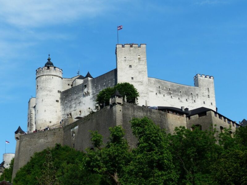Salzburg: Express Walk with a Local in 60 minutes - Key Points