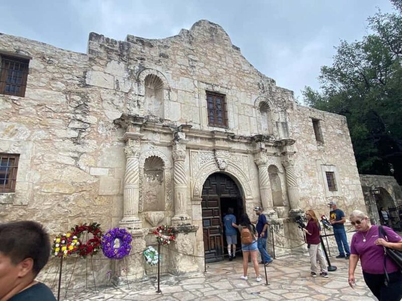 San Antonio: Historic Yanaguana Walking Tour - Walking Through Downtown San Antonio’s Key Landmarks