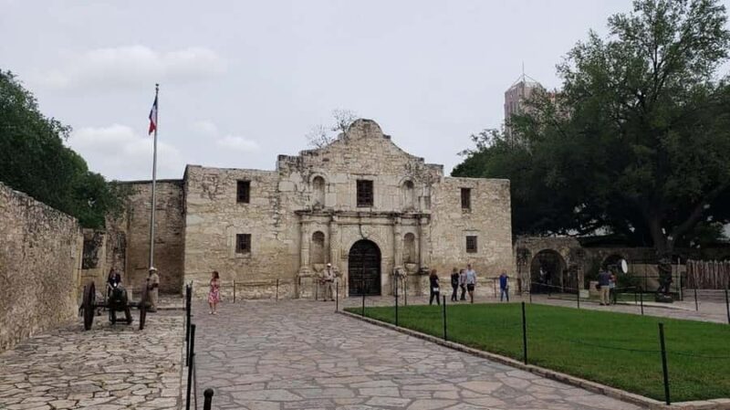 San Antonio: Historic Yanaguana Walking Tour - Exploring Yanaguana Garden and Its Transformation