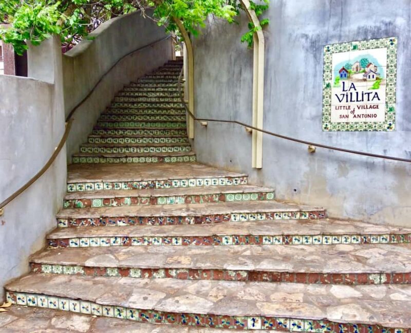 San Antonio: Riverwalk and Downtown Guided Walking Tour - Visiting Downtown San Antonio’s Iconic Landmarks