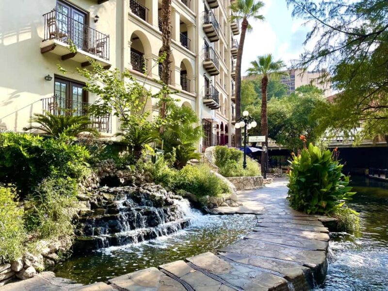 San Antonio: Riverwalk and Downtown Guided Walking Tour - Celebrity Connections and Famous Personalities