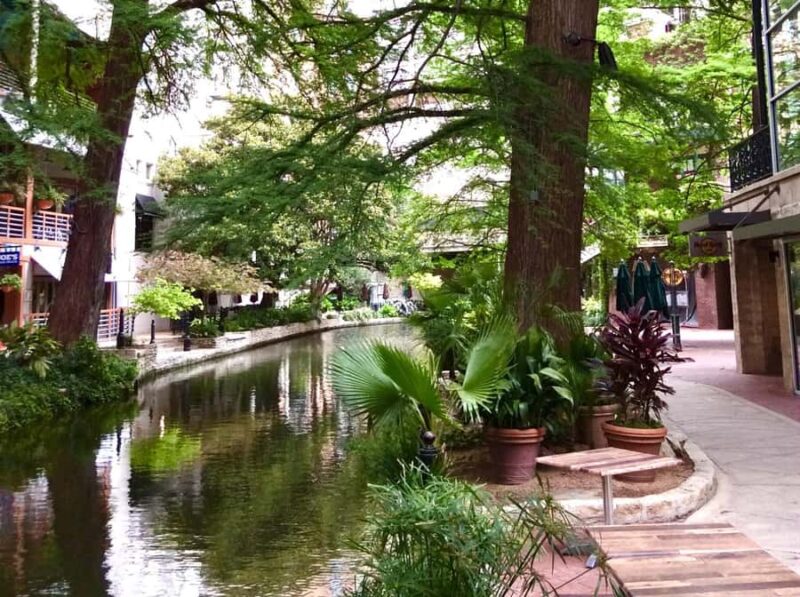 San Antonio: Riverwalk and Downtown Guided Walking Tour - Logistics and Group Experience