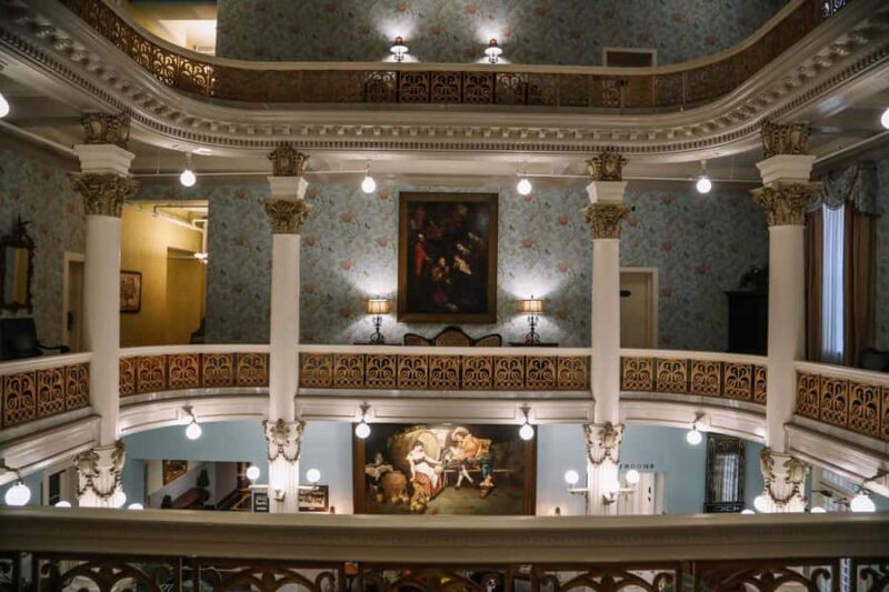 San Antonio: Spirits & Spirits Haunted Pub Crawl - Visit a Ghost-Themed Bar and Sample a Signature Spirit