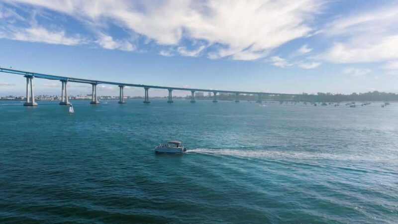 San Diego: Bennington Luxury Pontoon Rental - Key Points