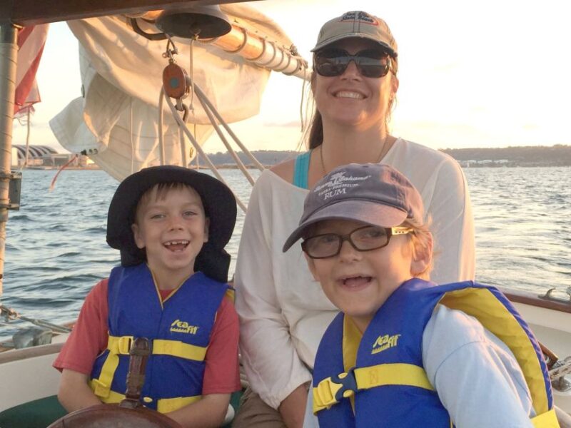 San Diego: Classic Yacht Sailing Experience - Drinks, Snacks, and Onboard Comfort