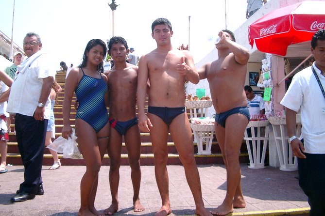 San Diego Fortress Explorer 4-Hour Highlights Walking & Van Tour - Key Points