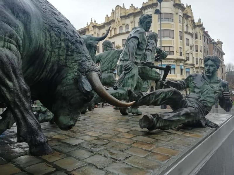 San Fermín Tour - Visiting the San Fermín Chapel and Historic Walls