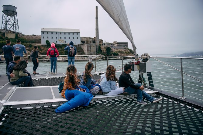 San Francisco Bay Sailing Cruise - Onboard Amenities and Food Options