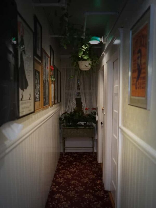 San Francisco: Haunted Hotel Ghost Hunting with Cocktail - Key Points