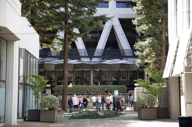 San Francisco in One Day - Watching Fortune Cookies Being Made at Golden Gate Fortune Cookies Co