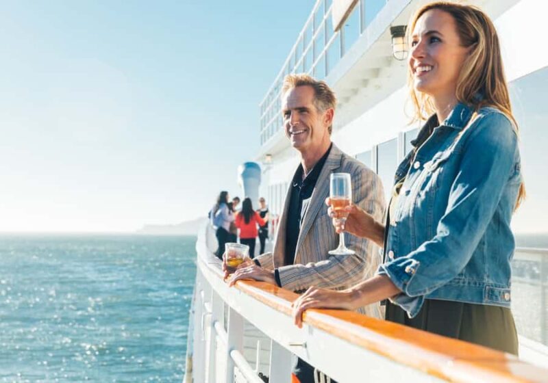 San Francisco: Mothers Day Brunch or Dinner Bay Cruise - The Experience on Board: Atmosphere and Entertainment
