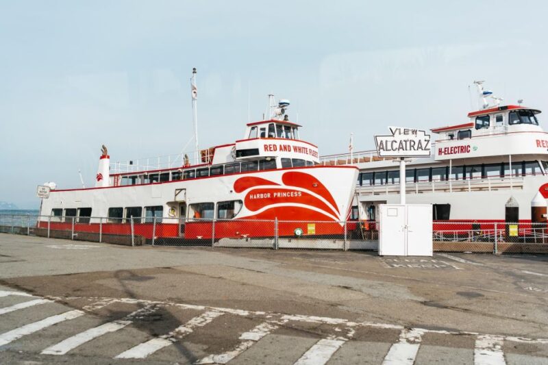 San Francisco: Movie Filming Locations Bus Tour - Practical Details: Meeting Point and Accessibility