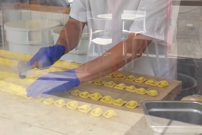 San Francisco's North Beach Neighborhood - Sightings of the Transamerica Pyramid and City Skylines