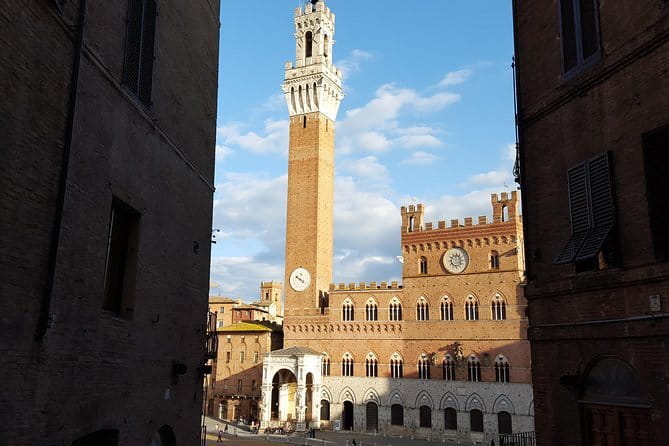San Gimignano, Siena, Monteriggioni: Fully Escorted Tour, Lunch & Wine Tasting - San Gimignano’s Historic Charms and Tall Towers