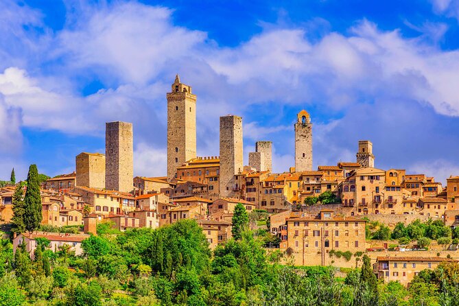 San Gimignano Walking Tour with Audioguide on Your Smartphone - Civic landmarks: Palazzo Comunale and Torre Grossa
