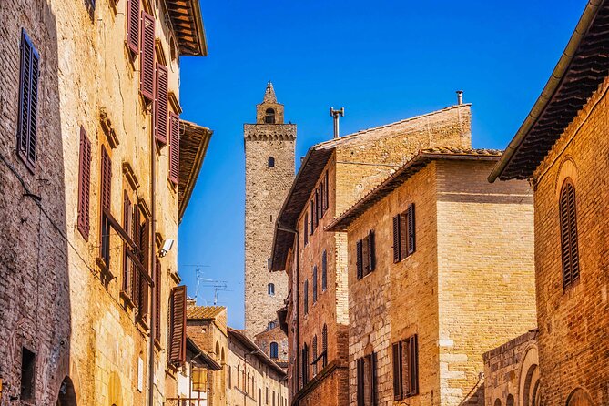 San Gimignano Walking Tour with Audioguide on Your Smartphone - Visiting the Duomo di Santa Maria Assunta and the Torre Salvucci Maggiore