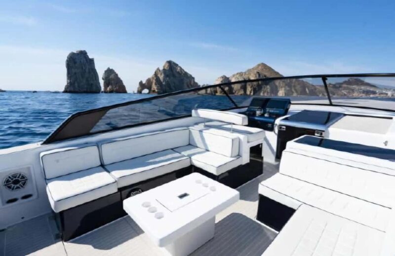 San José del Cabo: Luxury Yacht Experience - Gourmet Cuisine and Premium Drinks on Deck