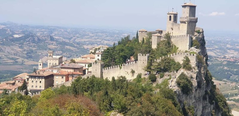 San Marino old town & city tour including 1st & 2nd tower - Visiting the Iconic Guaita Tower and Its Panoramic Views