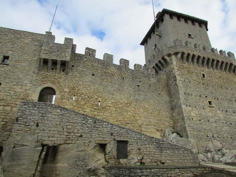 San Marino - Private Historic Walking Tour - Discovering the Palazzo Pubblico and Piazza della Libertà