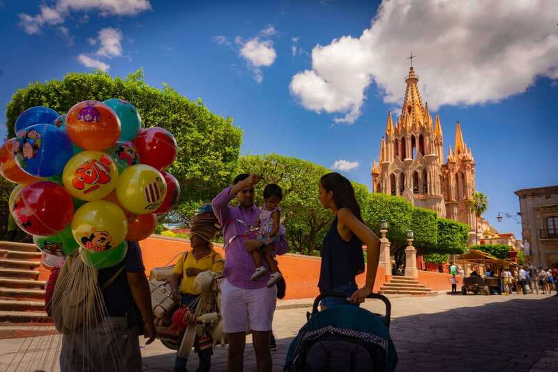 San Miguel De Allende: Downtown Landmarks Walking Tour - The Temple of the Immaculate Conception and Old Cloister