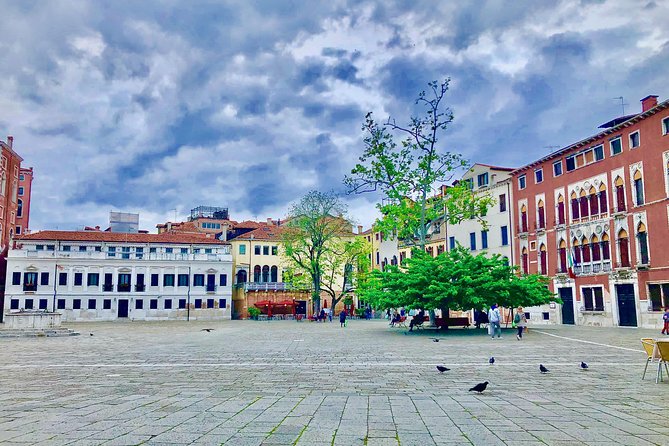 San Polo, Rialto & Frari: 2-Hour Private Walking Tour in Venice - Admiring Renaissance Art at Frari Basilica