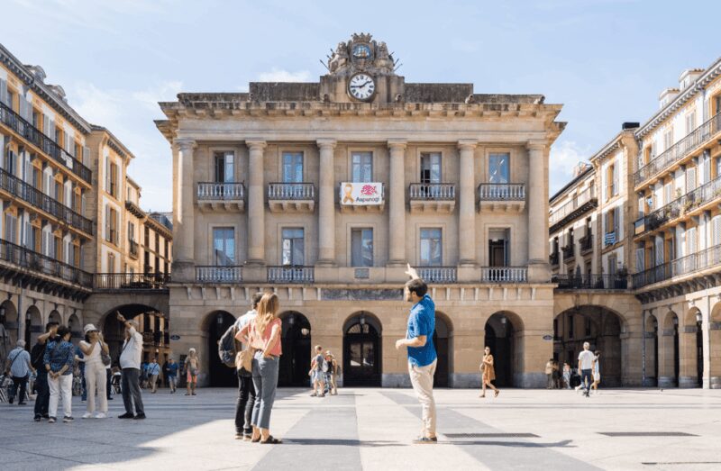 San Sebastian Aquarium Entry Ticket and City Walking Tour - Walking Through the Historic Old Town and Downtown