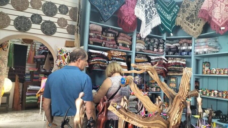 San Sebastian del Oeste: Tequila Tasting and Coffee Tour - Visiting the Opal Mine Store