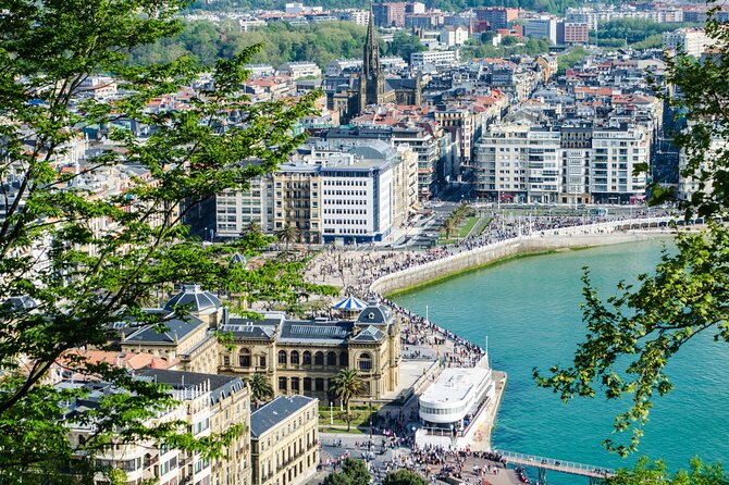 San Sebastian Donostria: Self Guided Scavenger Hunt and Tour - Multilingual Support and Accessibility